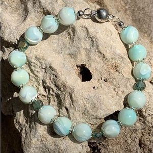 NWOT Seashell and Crystal Bead Bracelet - 8 in